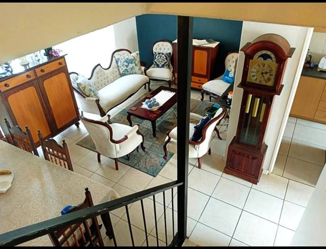 3 BEDROOM TOWNHOUSE FOR SALE IN LA ROCHELLE